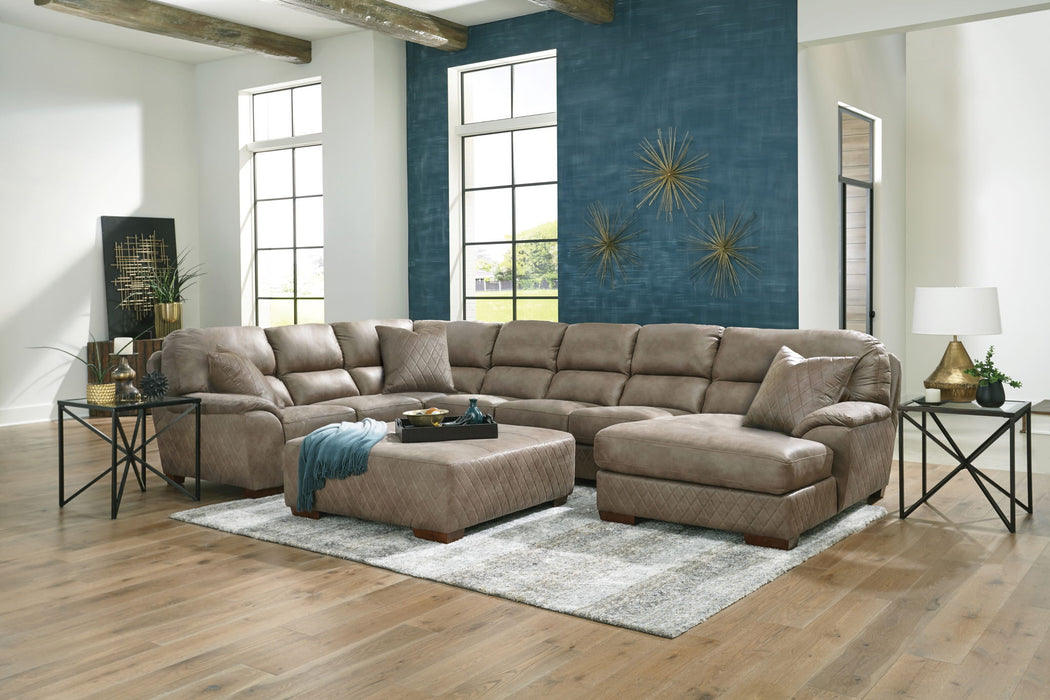 Royce - Sectional With Cocktail Ottoman