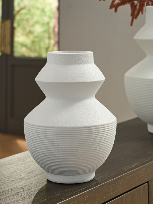 Naveen - Vase